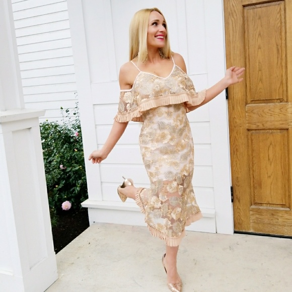 ❤Last 1❤ EMBROIDERED DETAILS DRESS - Picture 4 of 4